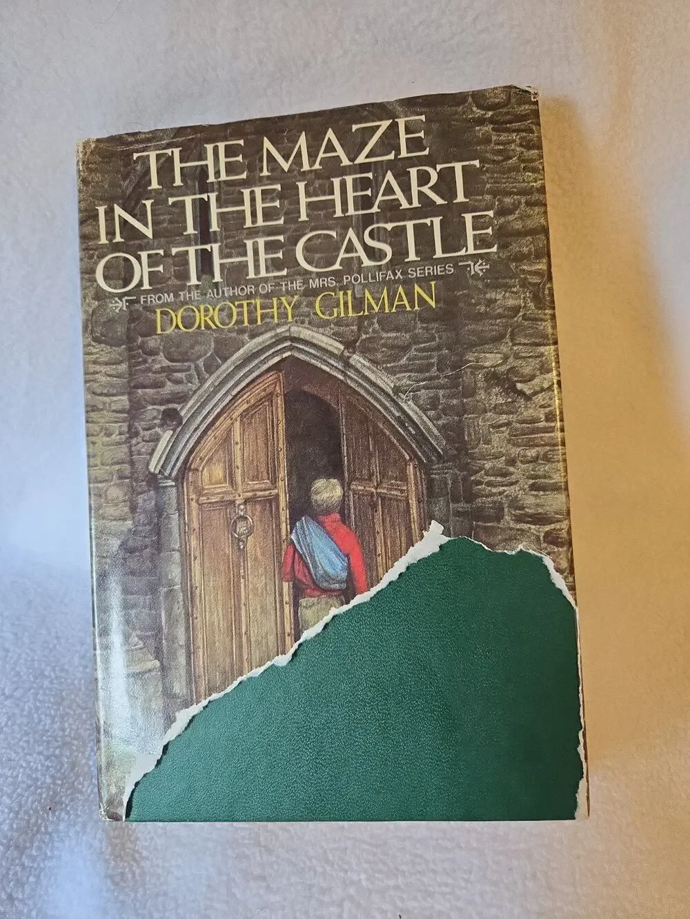 THE MAZE IN THE HEART OF THE CASTLE By Dorothy Gilman - Hardcover